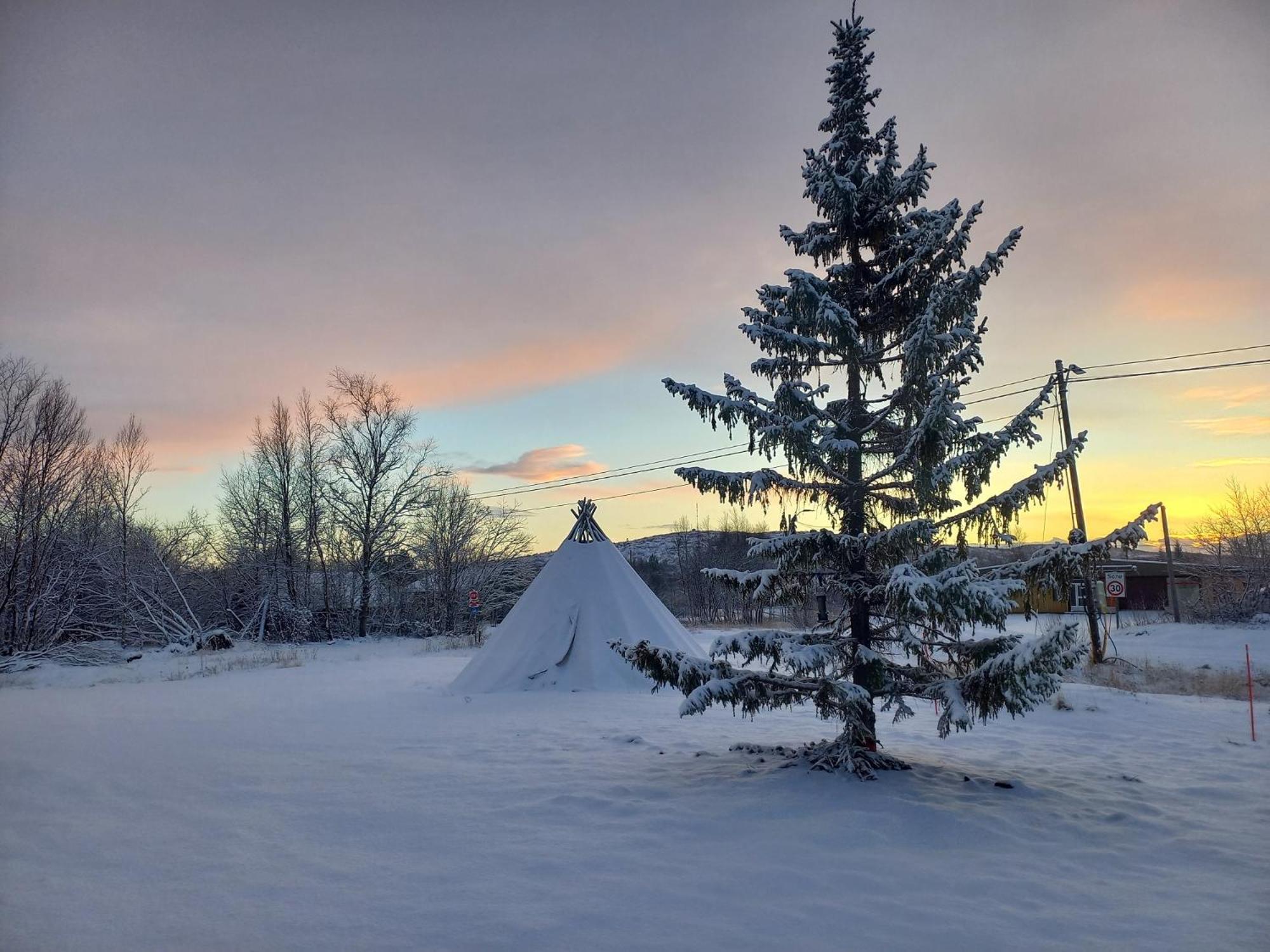 Atte Arstider Lodge Neiden Exterior foto